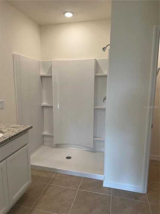 For Rent: $2,100 (4 beds, 2 baths, 1828 Square Feet)