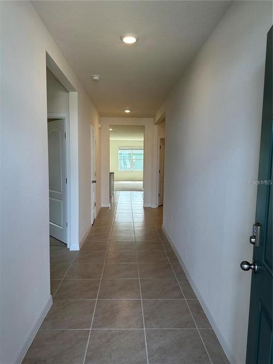 For Rent: $2,100 (4 beds, 2 baths, 1828 Square Feet)