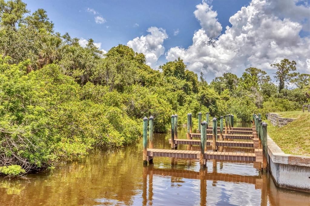 На продажу: $98,500 (2 спален, 2 ванн, 919 Квадратных фут)