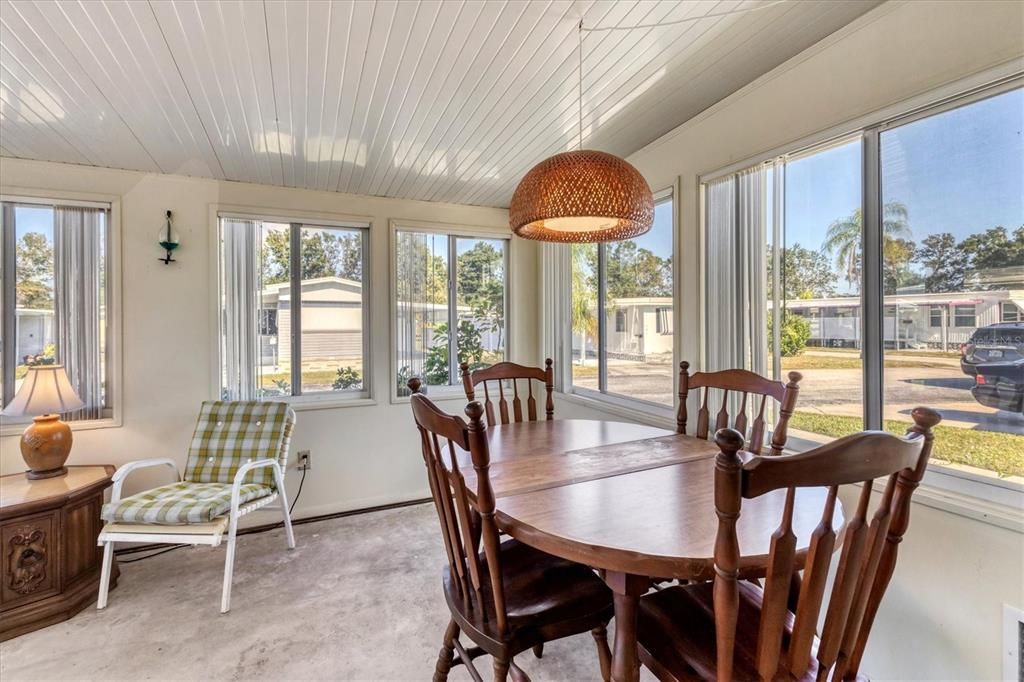 На продажу: $98,500 (2 спален, 2 ванн, 919 Квадратных фут)