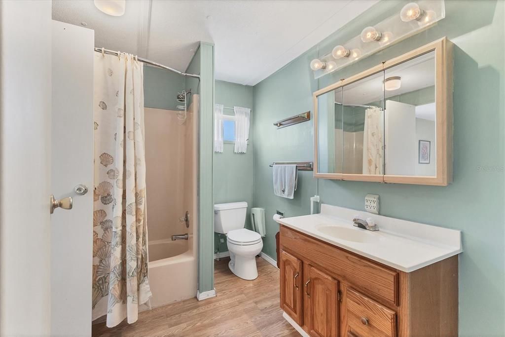 На продажу: $98,500 (2 спален, 2 ванн, 919 Квадратных фут)