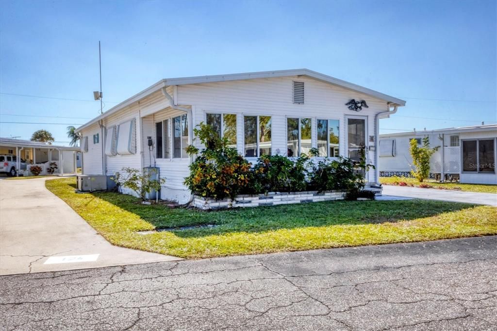 На продажу: $98,500 (2 спален, 2 ванн, 919 Квадратных фут)