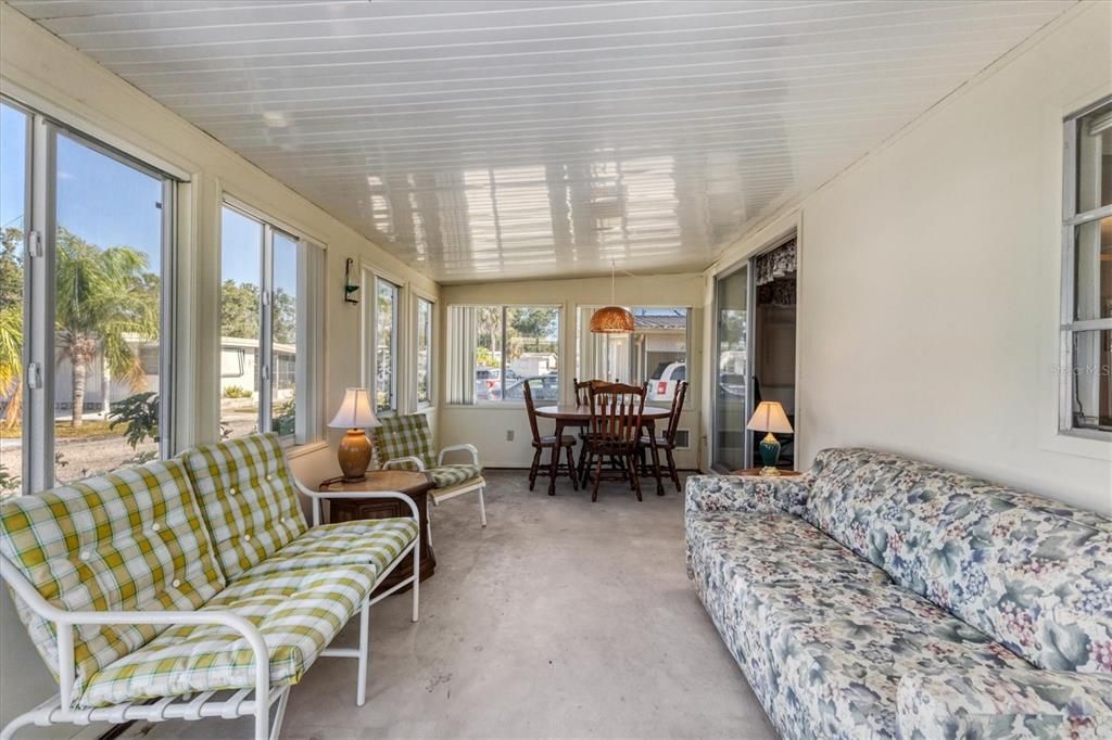 На продажу: $98,500 (2 спален, 2 ванн, 919 Квадратных фут)