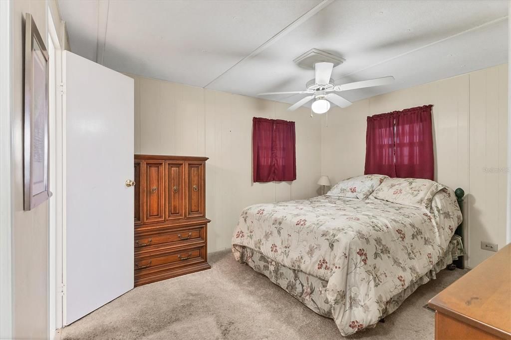 На продажу: $98,500 (2 спален, 2 ванн, 919 Квадратных фут)