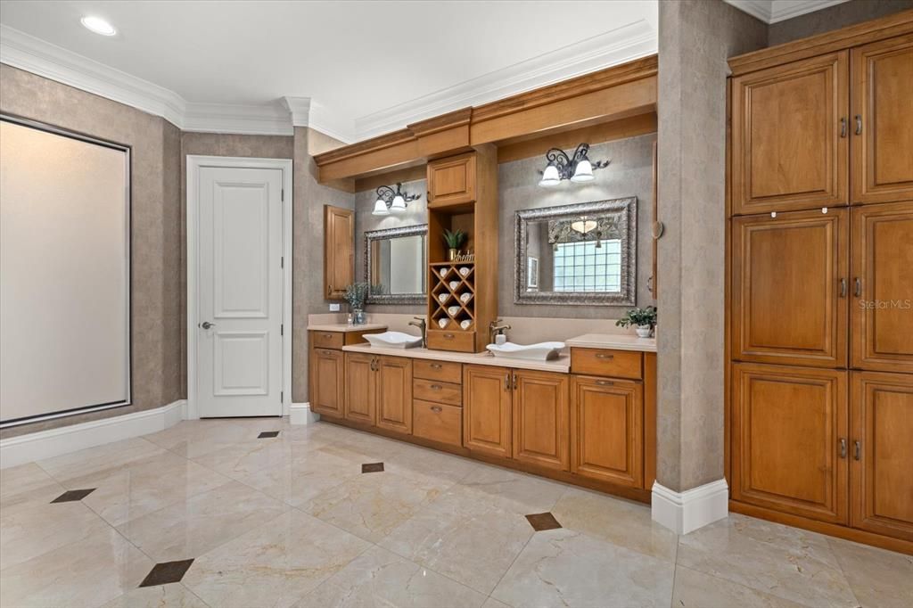 For Sale: $4,500,000 (5 beds, 5 baths, 9018 Square Feet)