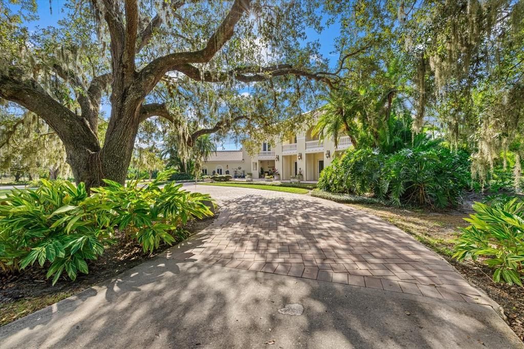 For Sale: $4,500,000 (5 beds, 5 baths, 9018 Square Feet)