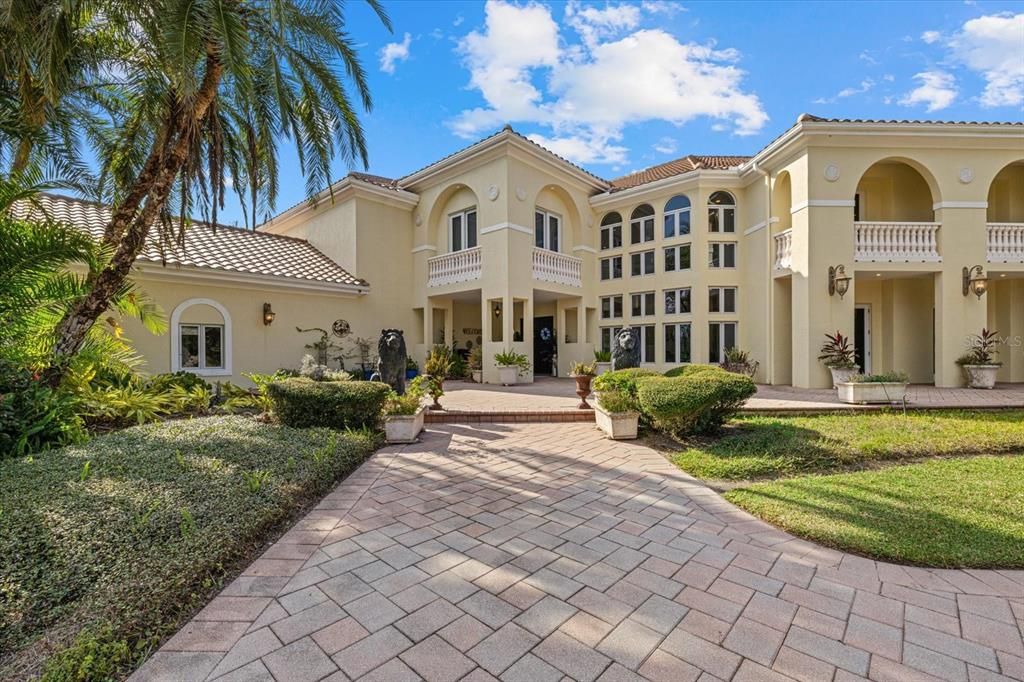 For Sale: $4,500,000 (5 beds, 5 baths, 9018 Square Feet)
