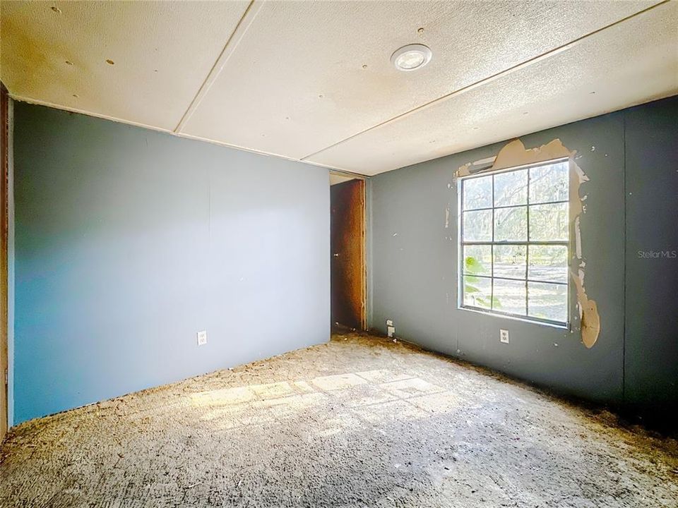 待售: $69,950 (4 贝兹, 2 浴室, 1560 平方英尺)