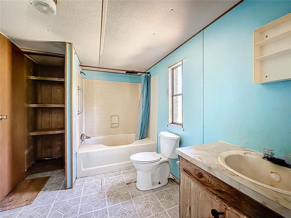 待售: $69,950 (4 贝兹, 2 浴室, 1560 平方英尺)