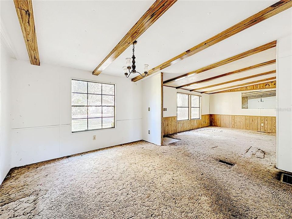 待售: $69,950 (4 贝兹, 2 浴室, 1560 平方英尺)