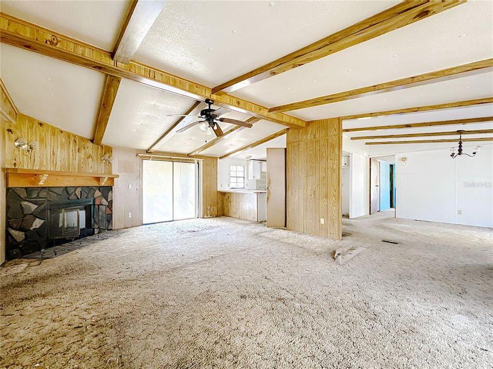 待售: $69,950 (4 贝兹, 2 浴室, 1560 平方英尺)