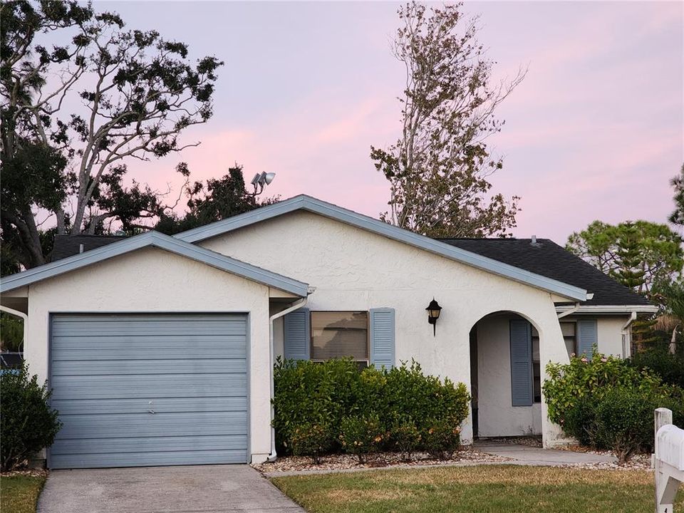 For Sale: $323,000 (3 beds, 2 baths, 1204 Square Feet)