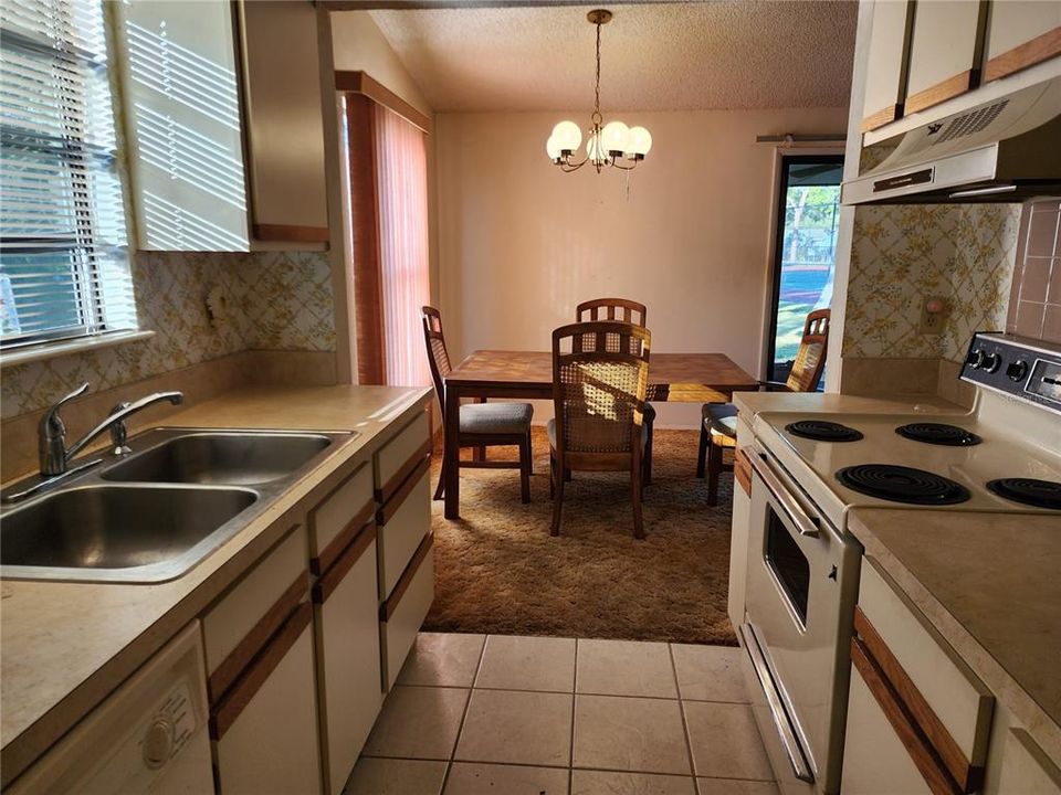 For Sale: $323,000 (3 beds, 2 baths, 1204 Square Feet)