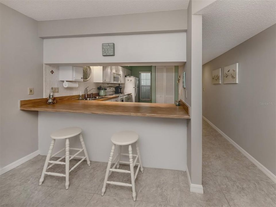 На продажу: $239,900 (2 спален, 2 ванн, 1073 Квадратных фут)