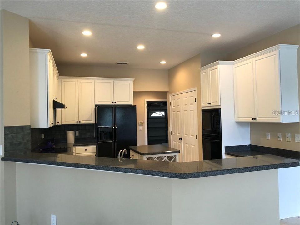 For Rent: $3,900 (4 beds, 3 baths, 2552 Square Feet)