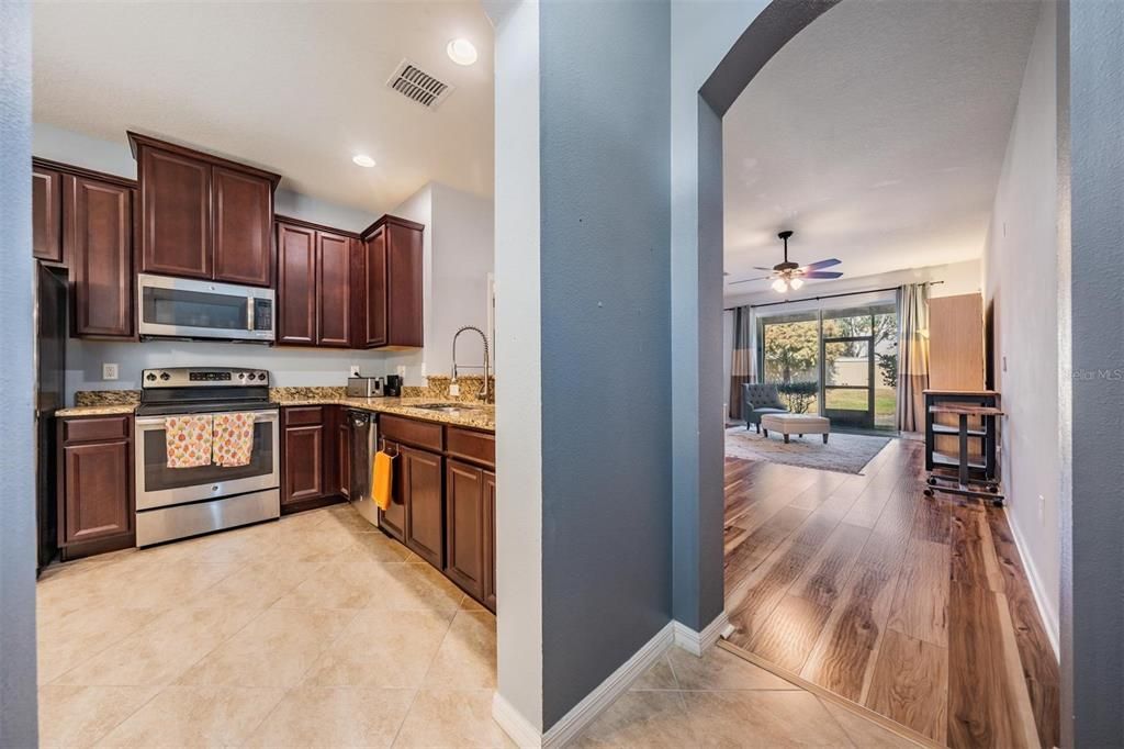 For Sale: $259,999 (2 beds, 2 baths, 1536 Square Feet)