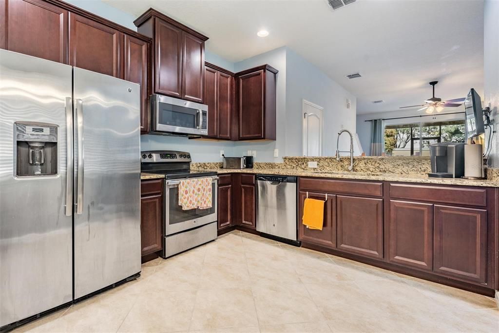 For Sale: $259,999 (2 beds, 2 baths, 1536 Square Feet)