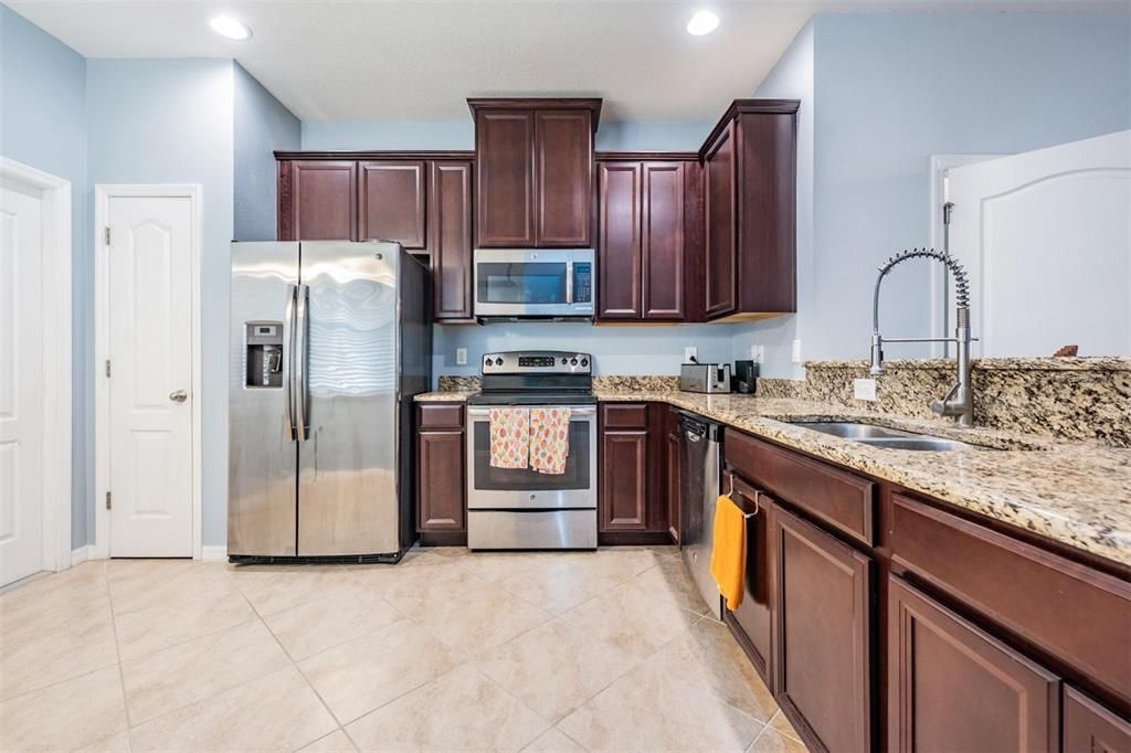 For Sale: $259,999 (2 beds, 2 baths, 1536 Square Feet)