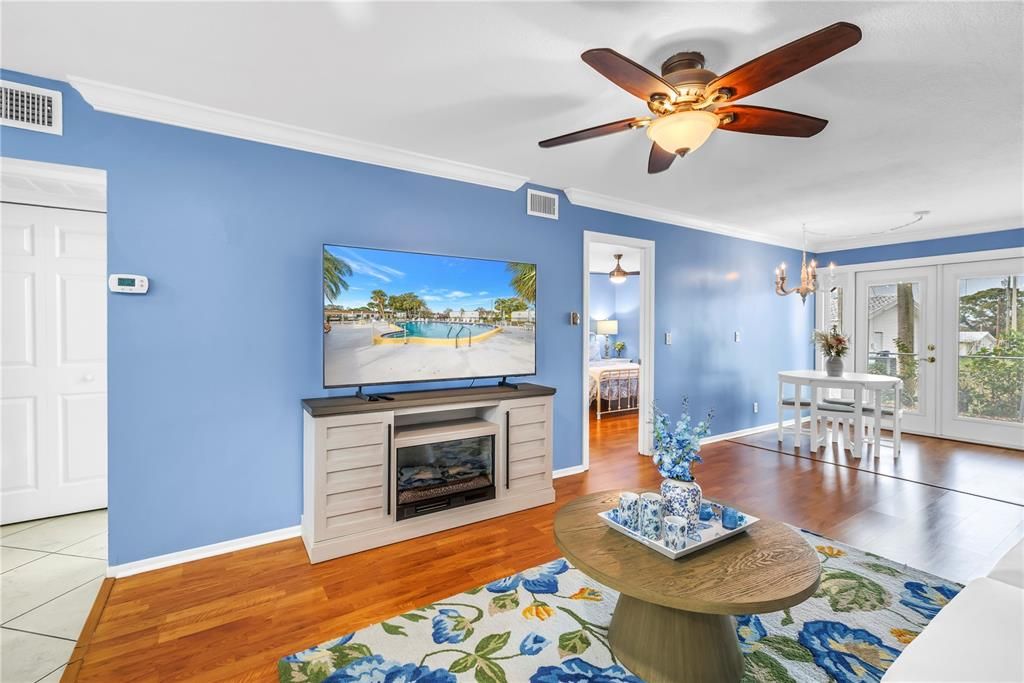 На продажу: $159,900 (2 спален, 1 ванн, 805 Квадратных фут)