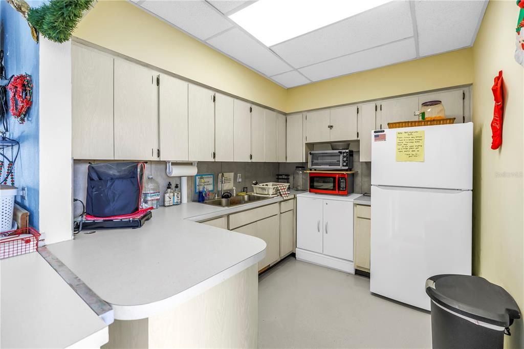 На продажу: $159,900 (2 спален, 1 ванн, 805 Квадратных фут)