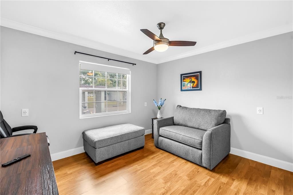 На продажу: $159,900 (2 спален, 1 ванн, 805 Квадратных фут)