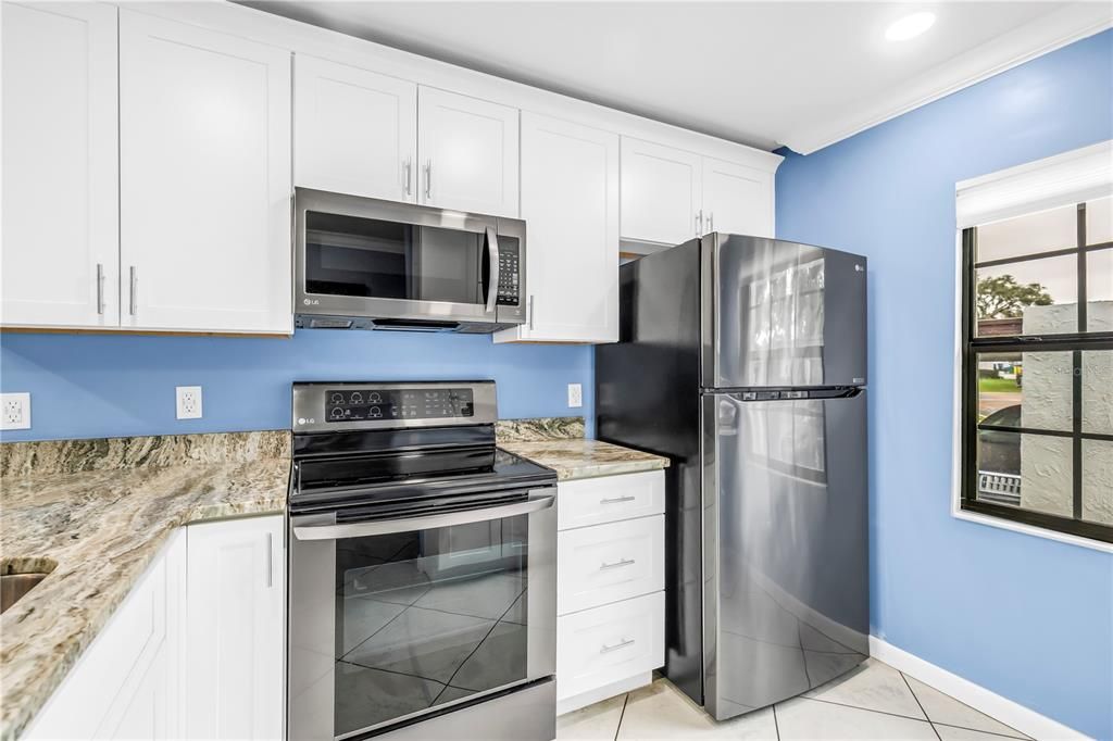 На продажу: $159,900 (2 спален, 1 ванн, 805 Квадратных фут)