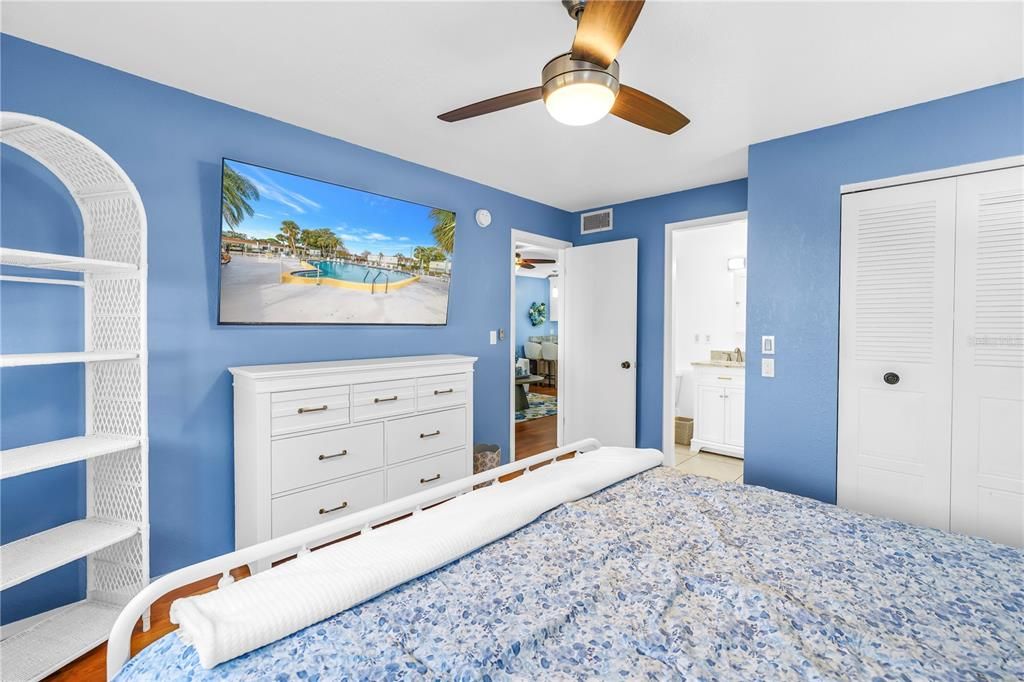 На продажу: $159,900 (2 спален, 1 ванн, 805 Квадратных фут)