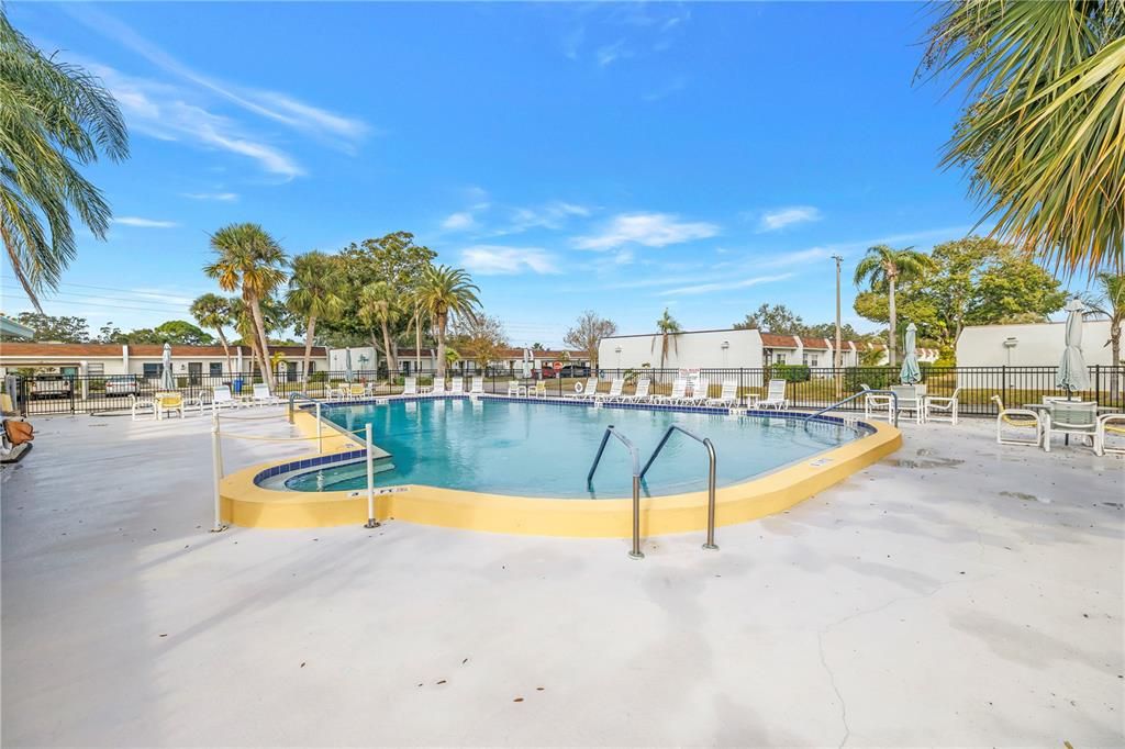 На продажу: $159,900 (2 спален, 1 ванн, 805 Квадратных фут)