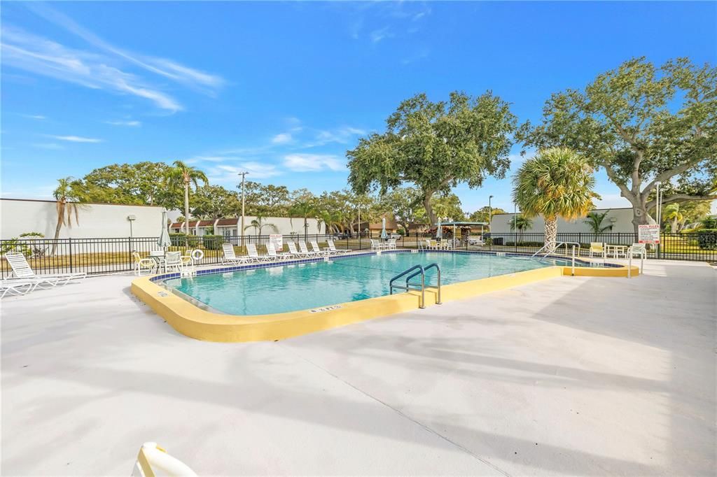 На продажу: $159,900 (2 спален, 1 ванн, 805 Квадратных фут)