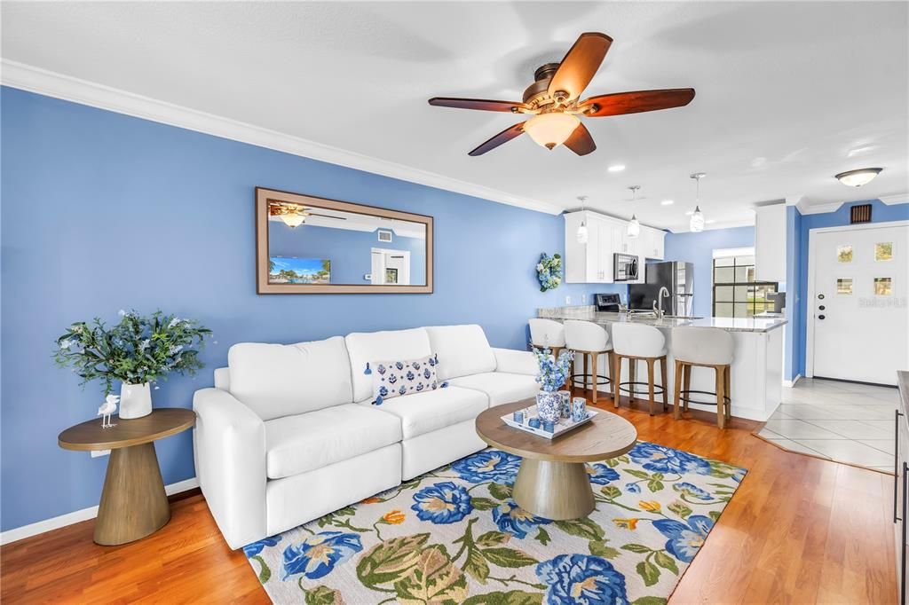 На продажу: $159,900 (2 спален, 1 ванн, 805 Квадратных фут)