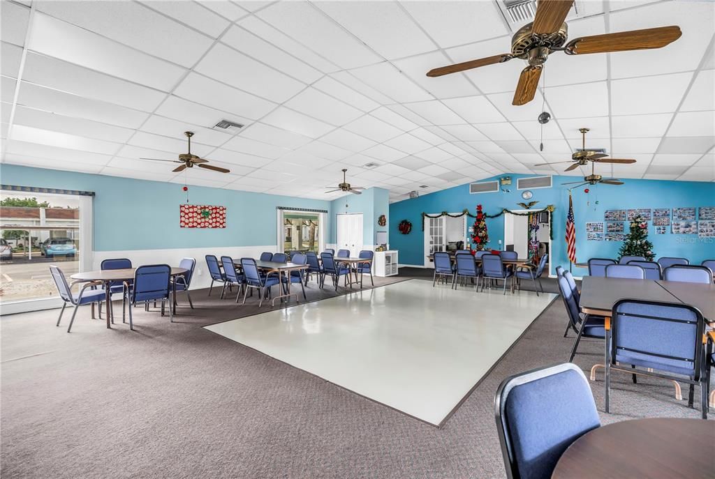 На продажу: $159,900 (2 спален, 1 ванн, 805 Квадратных фут)