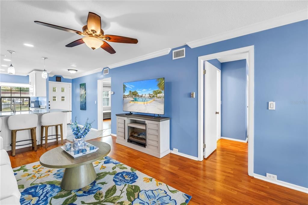 На продажу: $159,900 (2 спален, 1 ванн, 805 Квадратных фут)