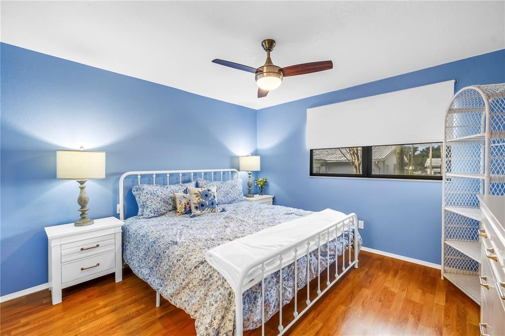 На продажу: $159,900 (2 спален, 1 ванн, 805 Квадратных фут)