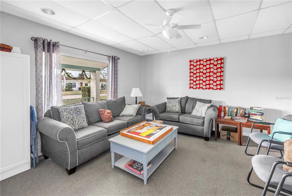 На продажу: $159,900 (2 спален, 1 ванн, 805 Квадратных фут)