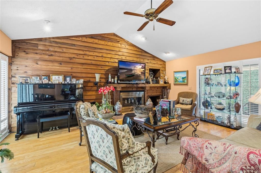 For Sale: $949,900 (4 beds, 3 baths, 3505 Square Feet)