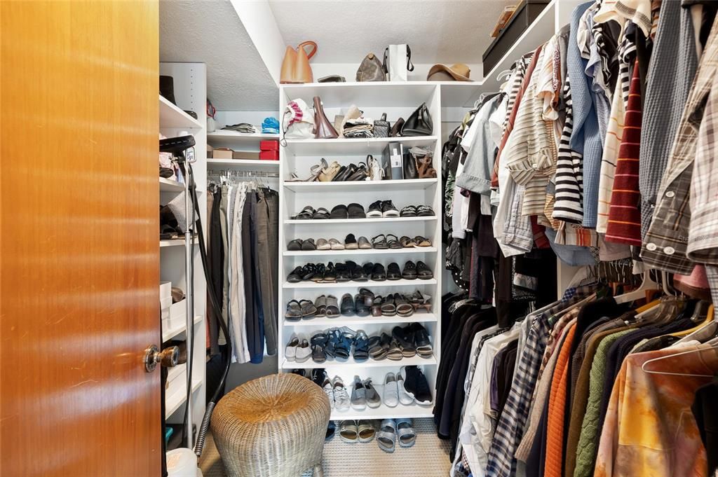 For Sale: $949,900 (4 beds, 3 baths, 3505 Square Feet)