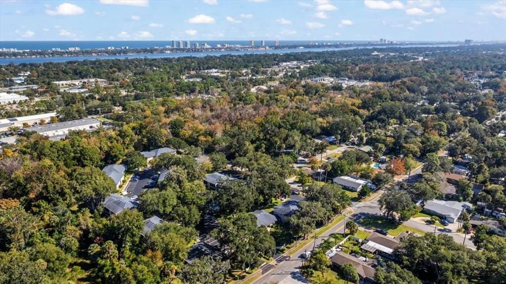 На продажу: $199,900 (2 спален, 2 ванн, 1083 Квадратных фут)