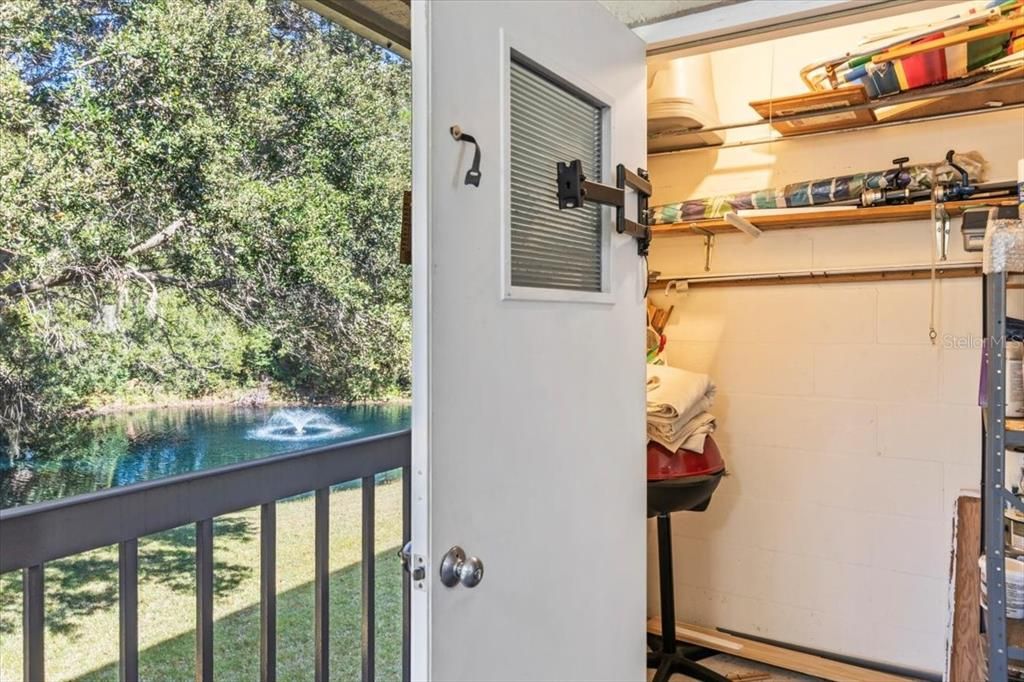 На продажу: $199,900 (2 спален, 2 ванн, 1083 Квадратных фут)