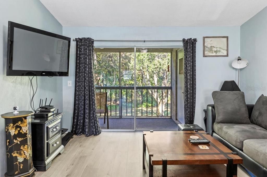 На продажу: $199,900 (2 спален, 2 ванн, 1083 Квадратных фут)