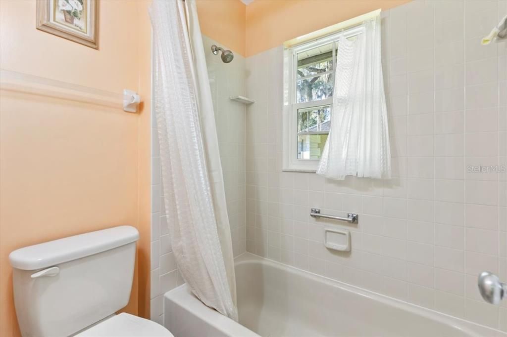 На продажу: $199,900 (2 спален, 2 ванн, 1083 Квадратных фут)