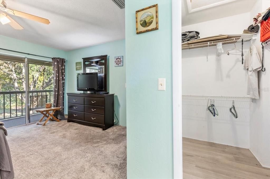 На продажу: $199,900 (2 спален, 2 ванн, 1083 Квадратных фут)