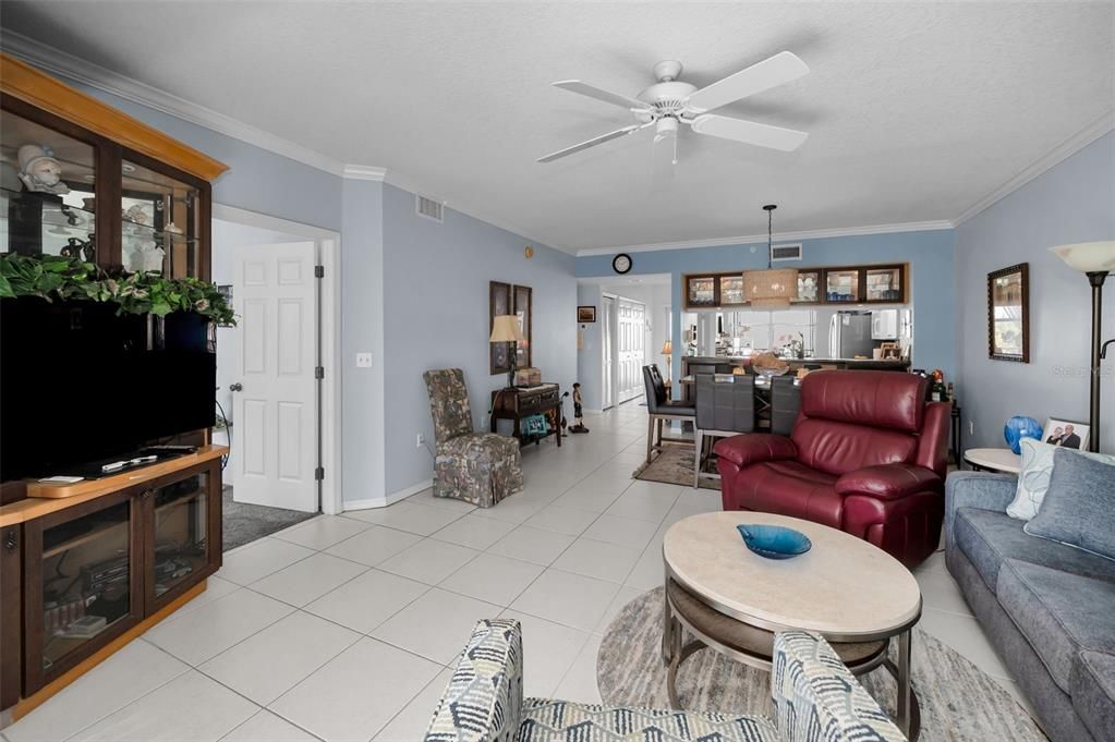 For Sale: $369,000 (2 beds, 2 baths, 1320 Square Feet)