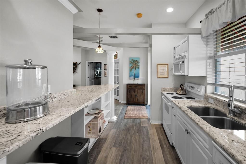 For Sale: $369,000 (2 beds, 2 baths, 1320 Square Feet)