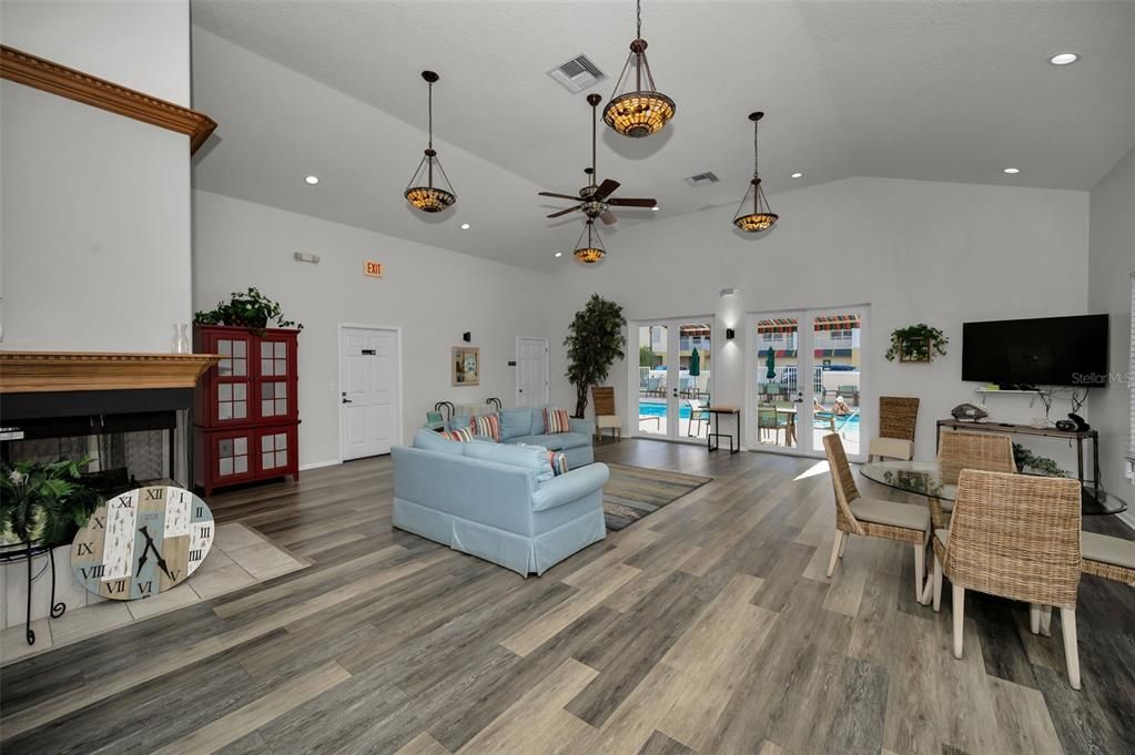 For Sale: $369,000 (2 beds, 2 baths, 1320 Square Feet)