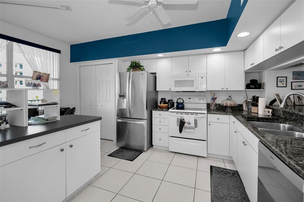 For Sale: $369,000 (2 beds, 2 baths, 1320 Square Feet)