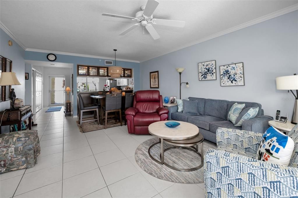 For Sale: $369,000 (2 beds, 2 baths, 1320 Square Feet)