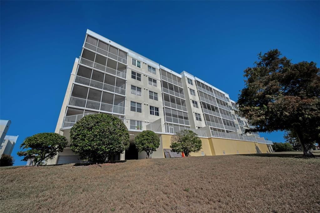 For Sale: $369,000 (2 beds, 2 baths, 1320 Square Feet)