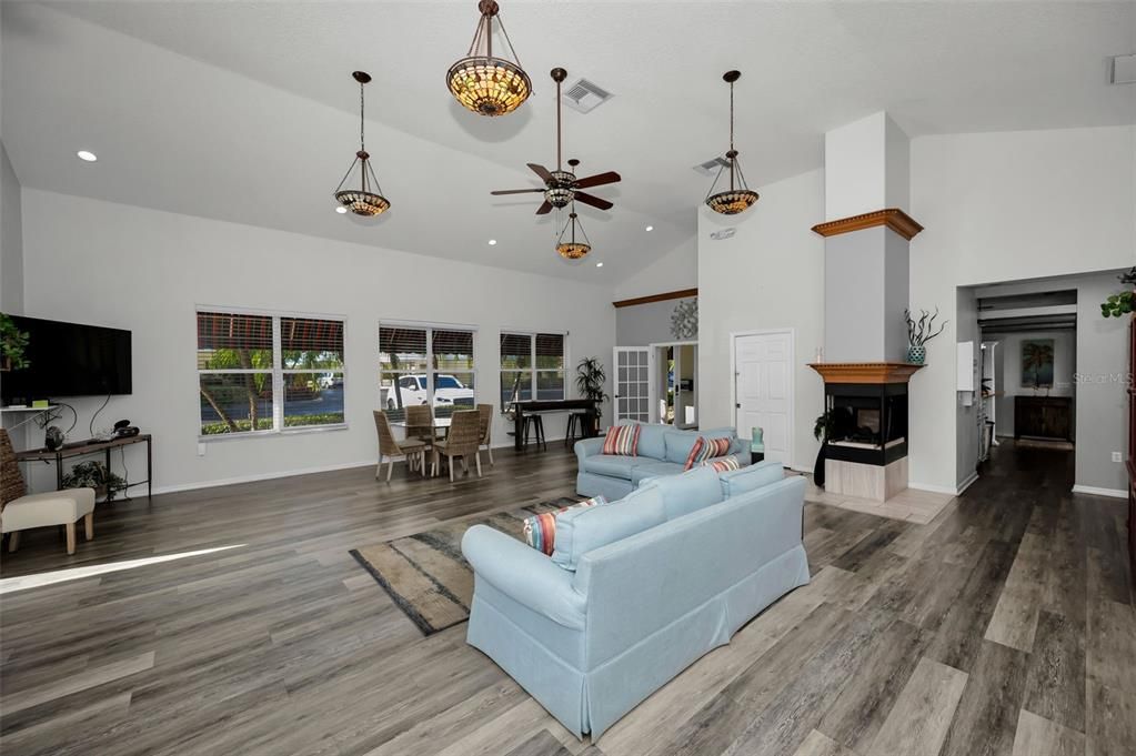 For Sale: $369,000 (2 beds, 2 baths, 1320 Square Feet)