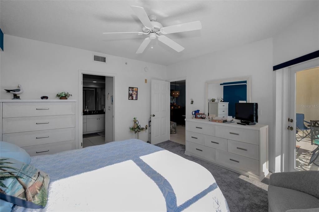 For Sale: $369,000 (2 beds, 2 baths, 1320 Square Feet)