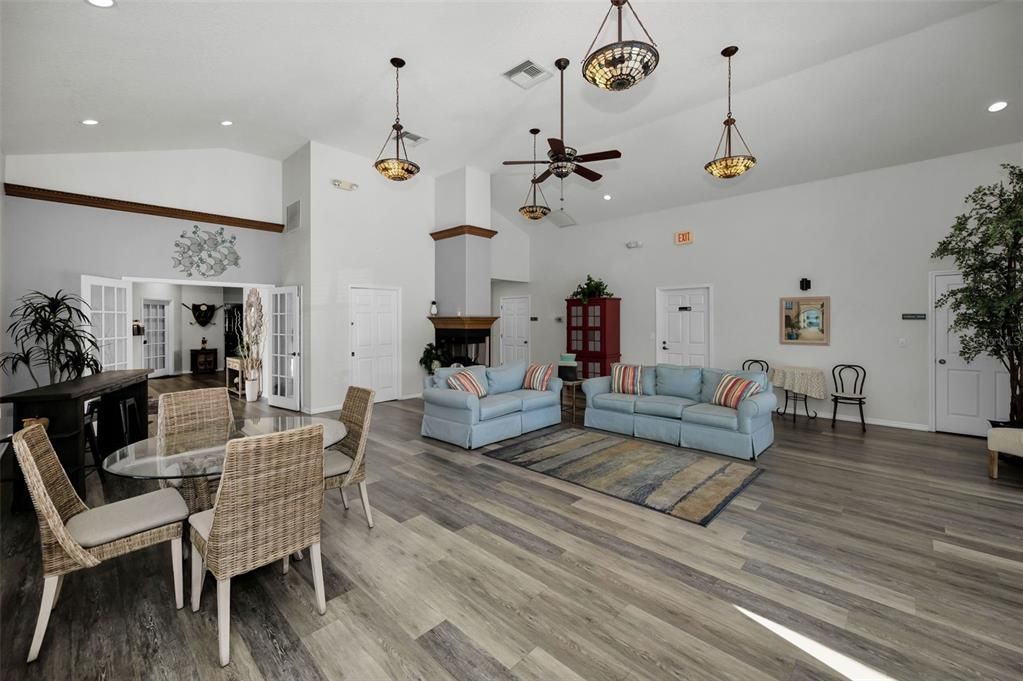 For Sale: $369,000 (2 beds, 2 baths, 1320 Square Feet)